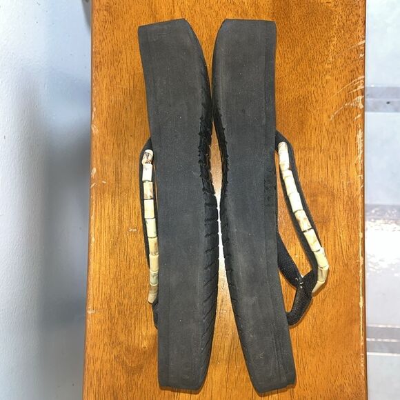 Women's Sanuk Black Platform Beaded Flip Flops/ Sandals Size 9 - Picture 2 of 6